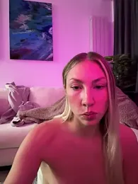 LuisaBecker webcam model stream image