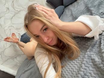 VickiAstra webcam model stream image