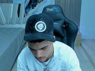 Riccie Pezzutti webcam model stream image