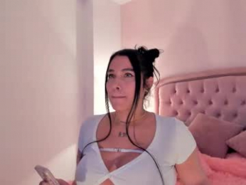 _cailyn webcam model stream image