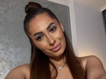 AvaLynn webcam model stream image