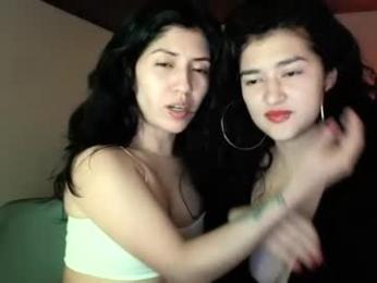two_pearls webcam model stream image