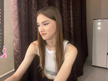 LovestTrisha webcam model stream image