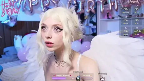 HolliWould_ webcam model stream image