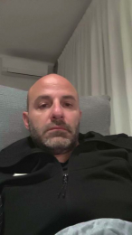 snefru042 webcam cam4 model stream image