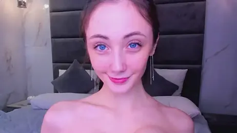 Lexi_Split webcam model stream image