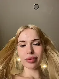 Vladamais webcam model stream image