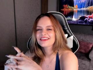 Mia Summer webcam model stream image