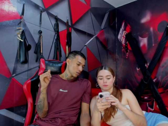 Hana-and-Zeta webcam model stream image