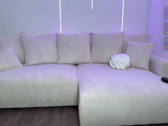 Tiiina webcam model stream image