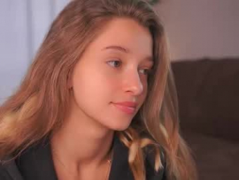 little_poetry chaturbate stream image