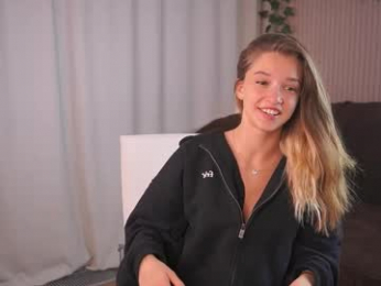 little_poetry chaturbate stream image