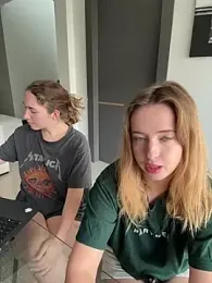 Nura_n_Sarah stripchat stream image