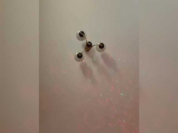 LittleDelora bongacams stream image