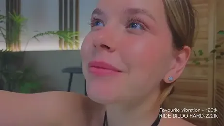 milly_shy stripchat stream image