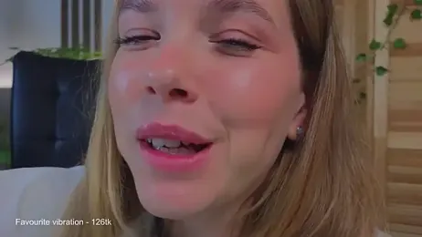 milly_shy stripchat stream image