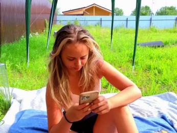 misss-vikki bongacams stream image