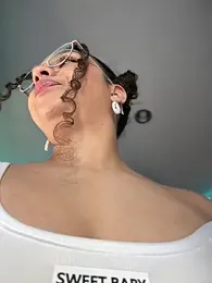 Shara_dreams stripchat stream image