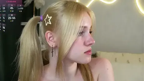 EdlaHewell stripchat stream image