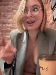 The_Snowwhitee stripchat stream image