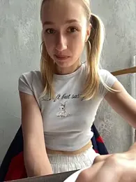 Lia__Love stripchat stream image