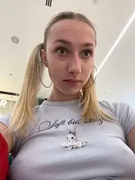 Lia__Love stripchat stream image