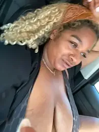 BigFineSelena stripchat stream image