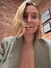 The_Snowwhitee stripchat stream image