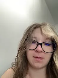 Little-Aylin stripchat stream image