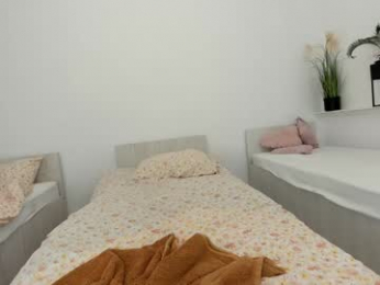 ehotlovea chaturbate stream image