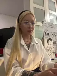 babydolll stripchat stream image