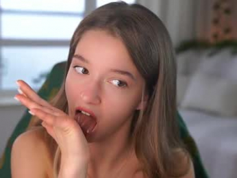 little_poetry chaturbate stream image