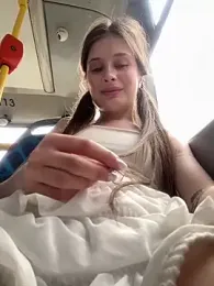 mmelicious stripchat stream image