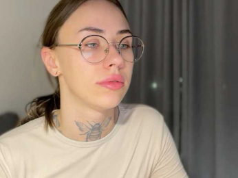 IRAONIC bongacams stream image