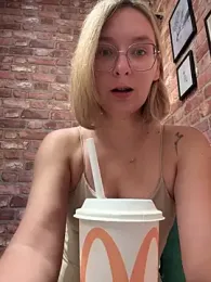 The_Snowwhitee stripchat stream image