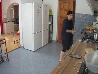voyeurcam-julmodels-kitchen camsoda stream image