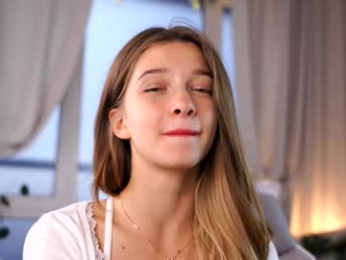 little_poetry chaturbate stream image