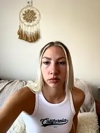 LuisaBecker stripchat stream image