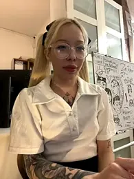 babydolll stripchat stream image