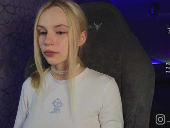 fymryn bongacams stream image