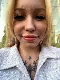 babydolll stripchat stream image