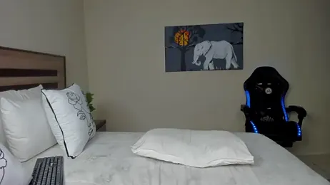 Renee-18 stripchat stream image