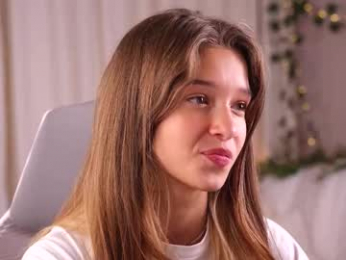 little_poetry chaturbate stream image