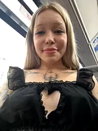 babydolll stripchat stream image