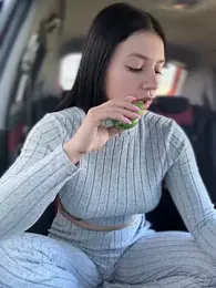 JulliaVegas stripchat stream image