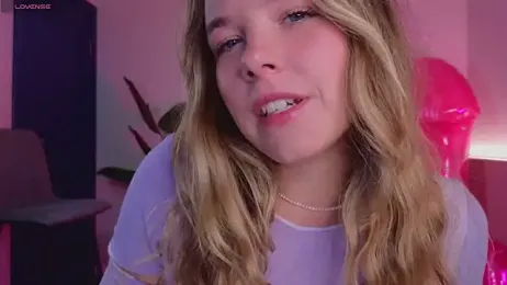 milly_shy stripchat stream image