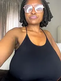 Bustygoddess32 stripchat stream image