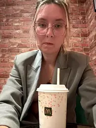 The_Snowwhitee stripchat stream image