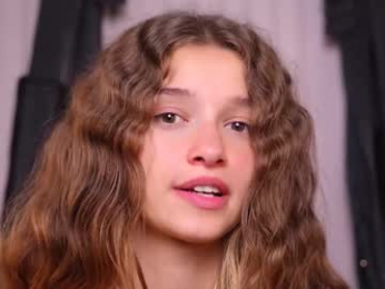 little_poetry chaturbate stream image