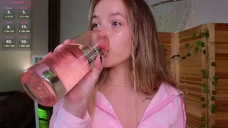 milly_shy stripchat stream image